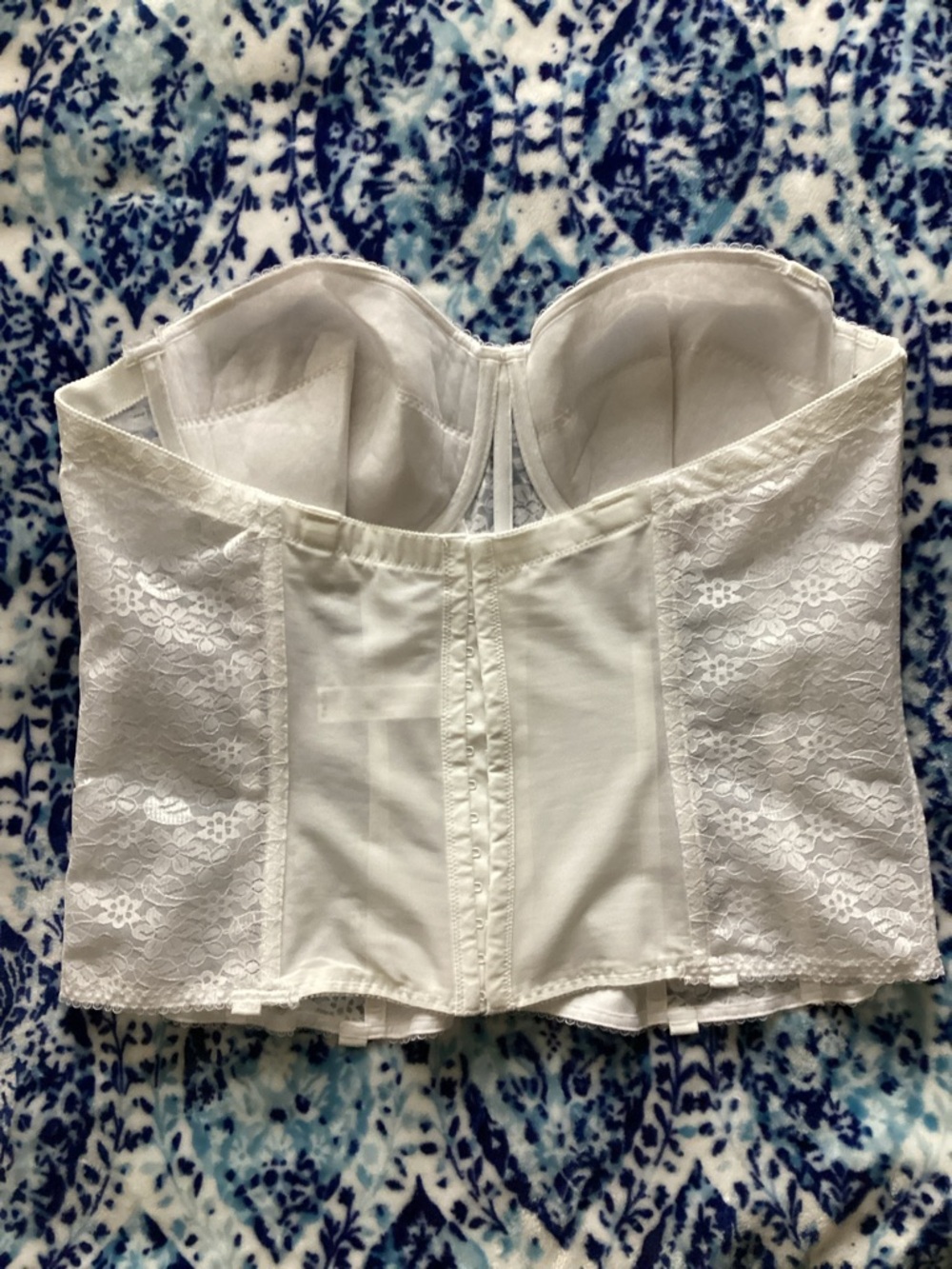 Dominique White Lace Strapless Bustier, No straps are included. Size 44C - Picture 2 of 6